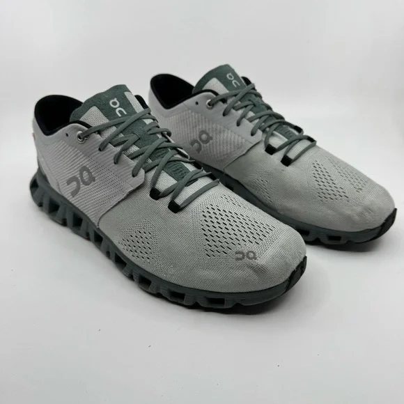 On Running Athletic Shoes in Gray and Dark Green Used - Picture 2 of 11